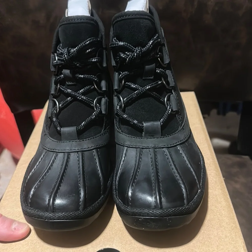 UGG Greda Waterproof Duck Boot: BLACK: NIB: SZ 5